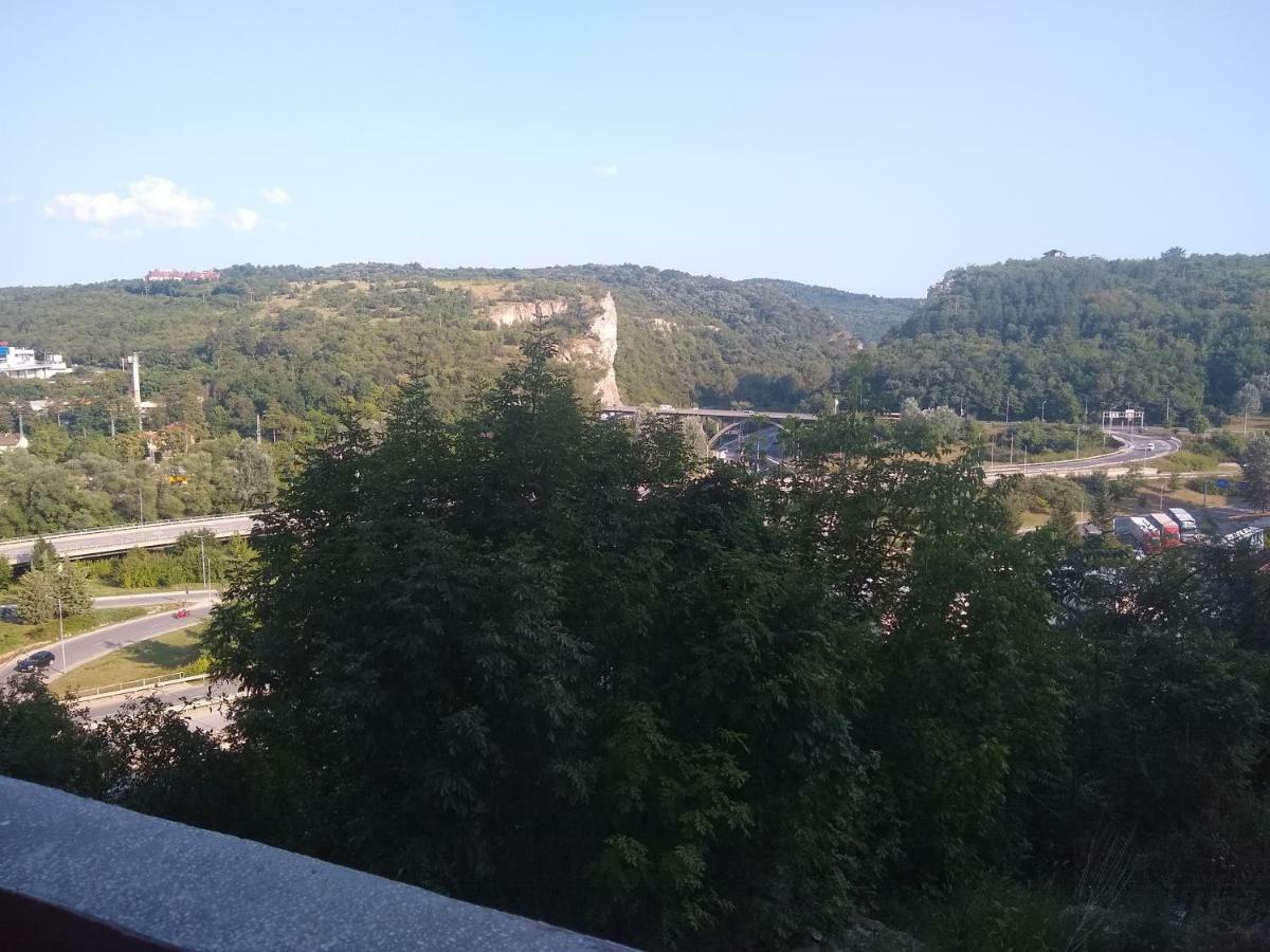 Апартамент "Скален Венец" Veliko Tŭrnovo Exterior photo